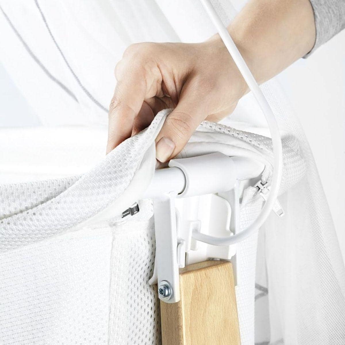 【取り置き中】babythree Amazon.com : BABYBJORN Cradle with Canopy - White, 31x23x26